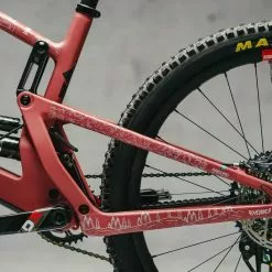 Dyedbro Kit Di Protezione Del Telaio - EWS Mountains - Bianco Opaco 9 Dyedbro Kit Di Protezione Del Telaio - EWS Mountains - Bianco Opaco -Vendite Bici da città elettriche 93D055ED C5C4 4460 852F 51DB6F7A7182 1024x1024 2x